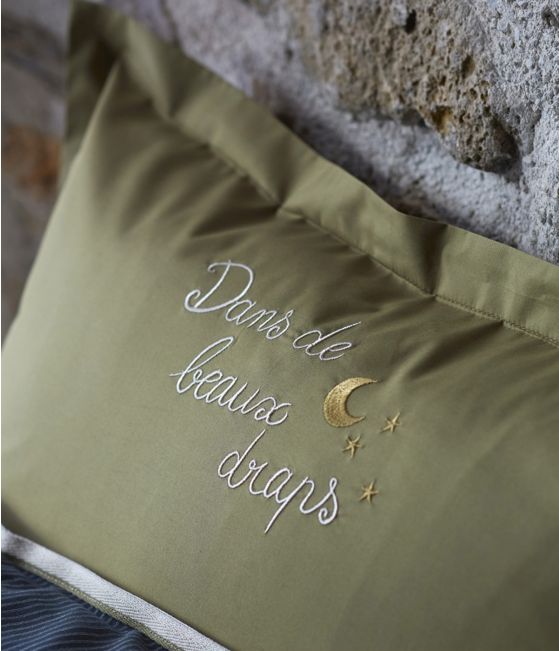 Dans de beaux draps avocado green pillow case