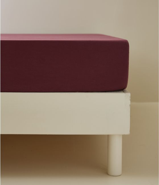 Percale prune fitted sheet